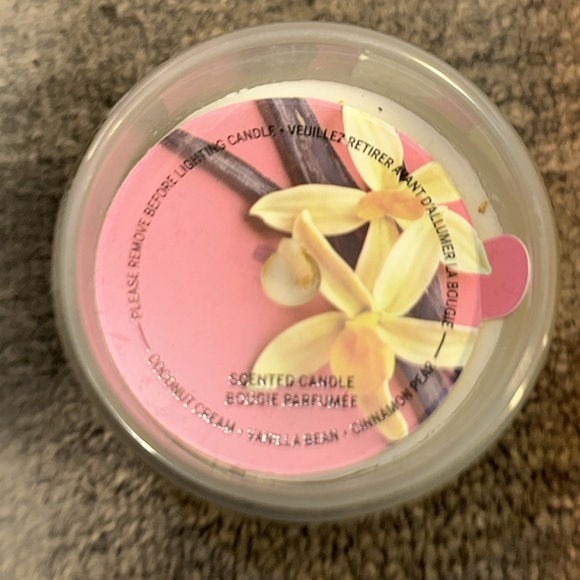 NWT VS PINK Coco Vanilla Candles Set of 2 - Picture 3 of 3